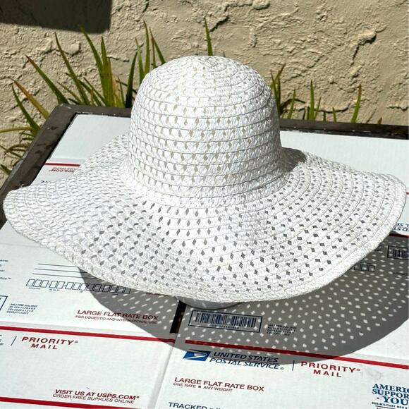White West Loop Sun Hat - Picture 1 of 4